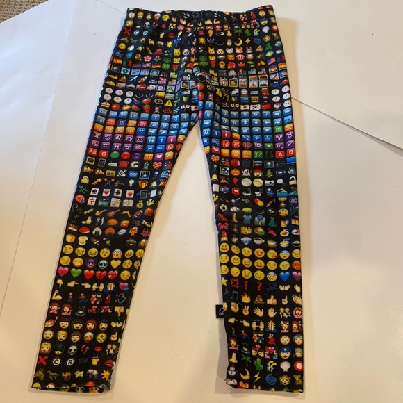 EMOJI KIDS LEGGINGS WITH MANY EMOJIS FOR A 6-7 YEAR OLD - Picture 3 of 12